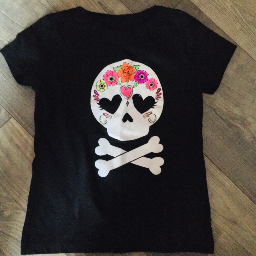 Girls Graphic Halloween Tee Worn Once Euc